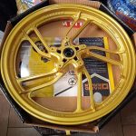 رینگ چرخ جلو طرح کلیک و های کلیک طلایی